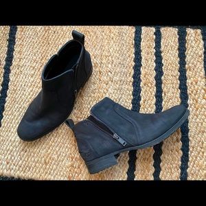 UGG Women’s AUREO ll Ankle Boot